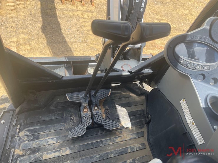 2025-bobcat-e35-r2-series-mini-excavator-image-21