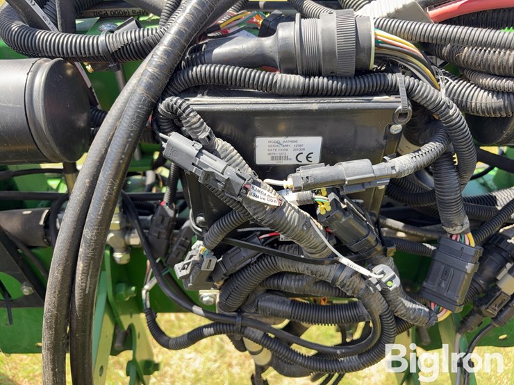 john-deere-7300-image-19