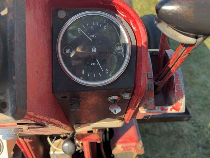 farmall-806-diesel-image-60