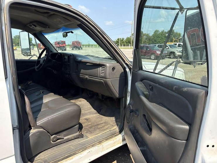 2003-chevrolet-c3500-image-16