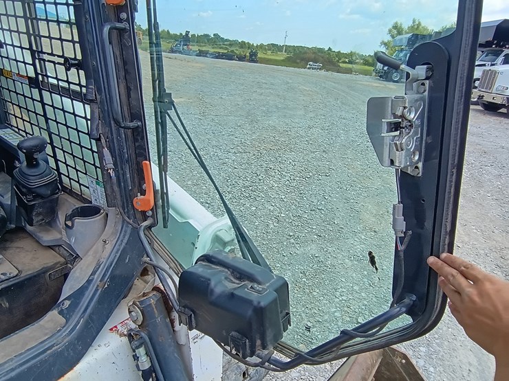 2023-bobcat-t770-image-25