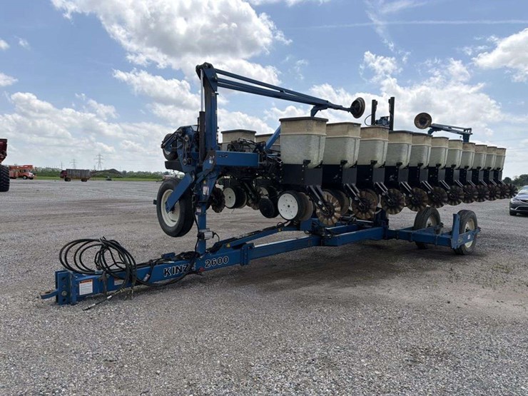 kinze-2600-image-1