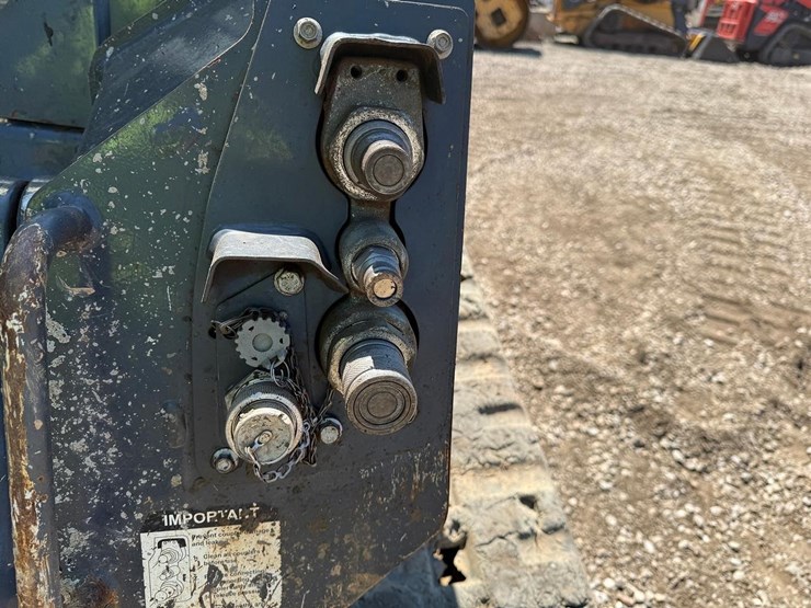 2021-deere-317g-image-11