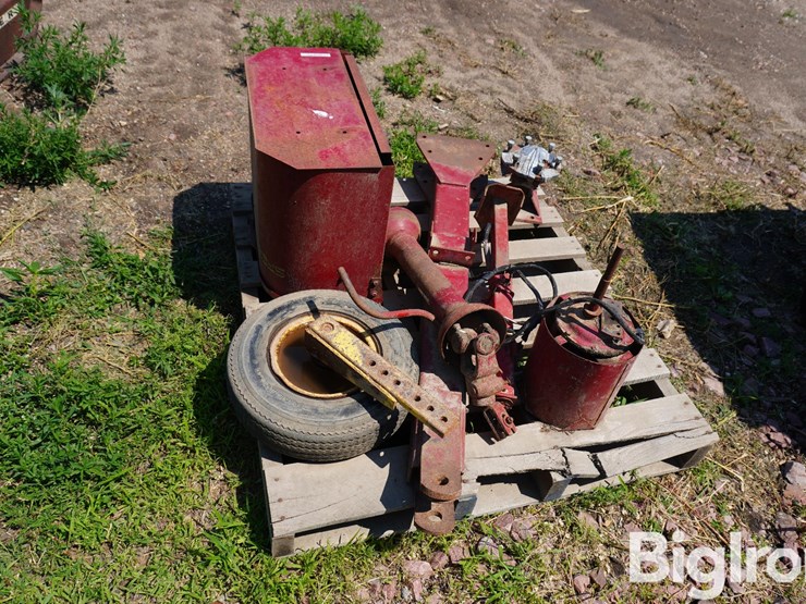 new-holland-845-image-8