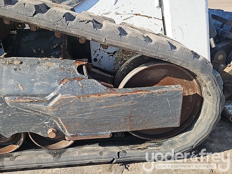 2024-bobcat-t64-image-10
