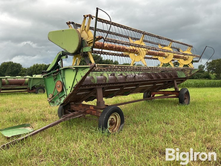 john-deere-220-image-3