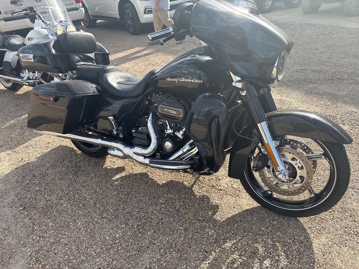 #35523-•-2017-harley-davidson-street-glider-image-3