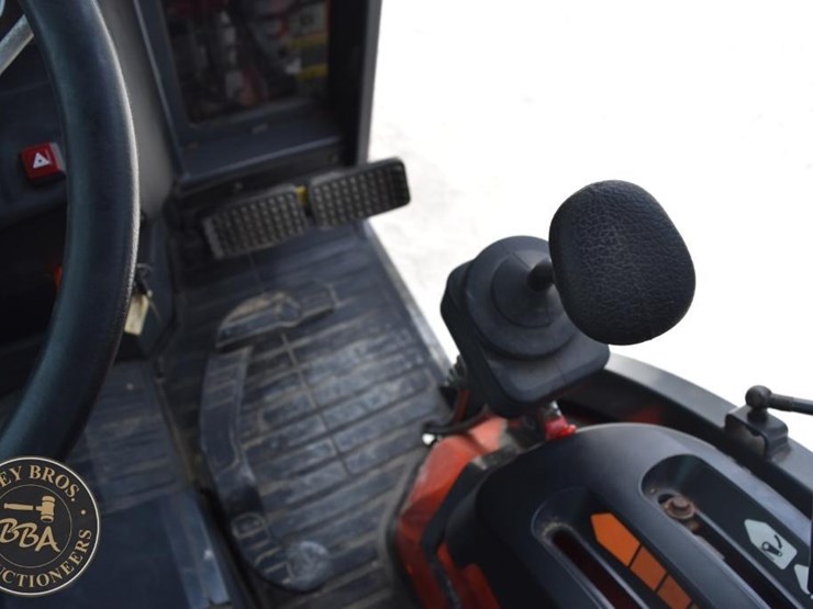 2013-kubota-b3000hsd-image-42