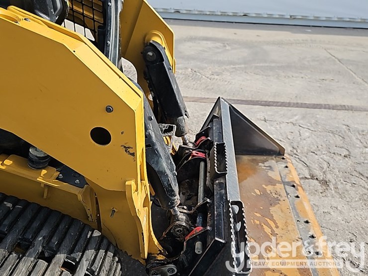 2025-caterpillar-255-image-13