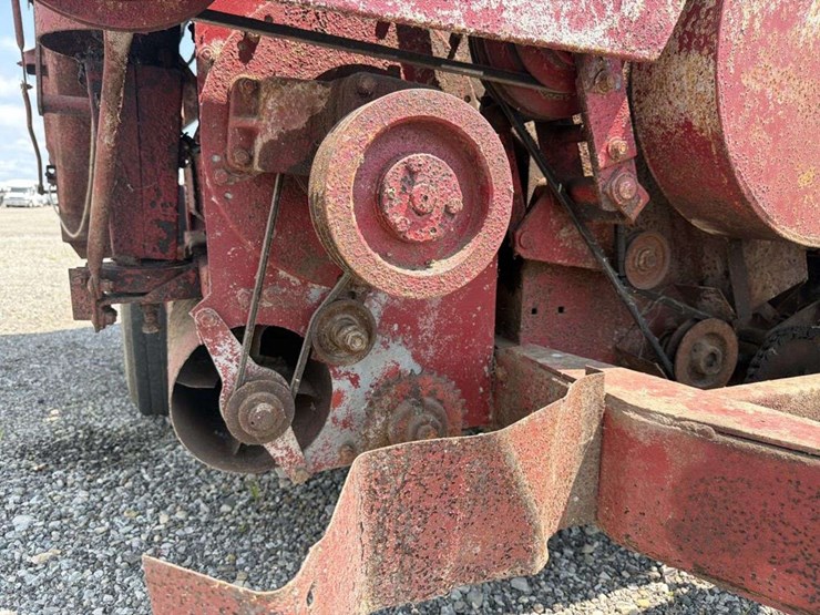 1966-farmhand-feed-grinder-with-corn-sheller-image-9