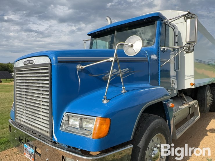 2000-freightliner-fld120-image-18
