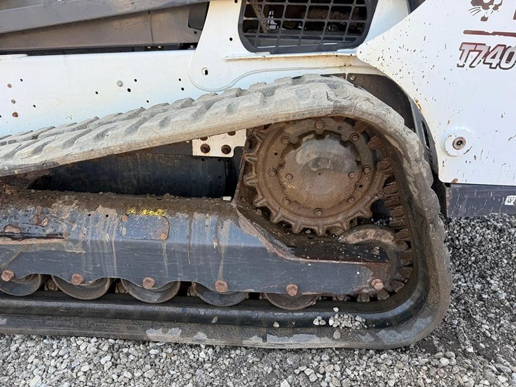 2020-bobcat-t740-image-18