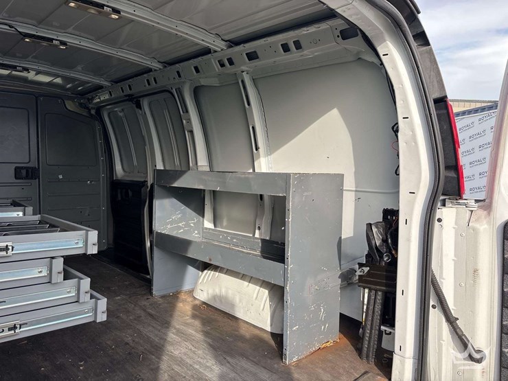 2019-chevrolet-express-2500-image-21