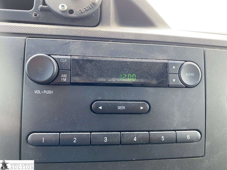 2010-ford-cargo-image-13