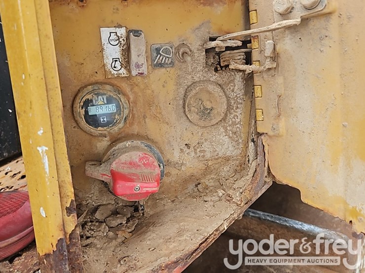 2014-caterpillar-d6t-image-28