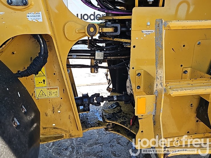 2023-caterpillar-920-image-21