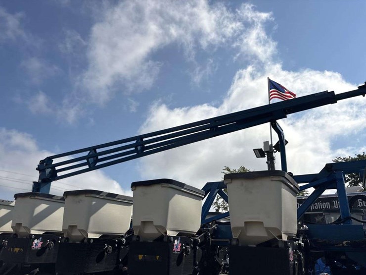 2007-kinze-3600-image-13