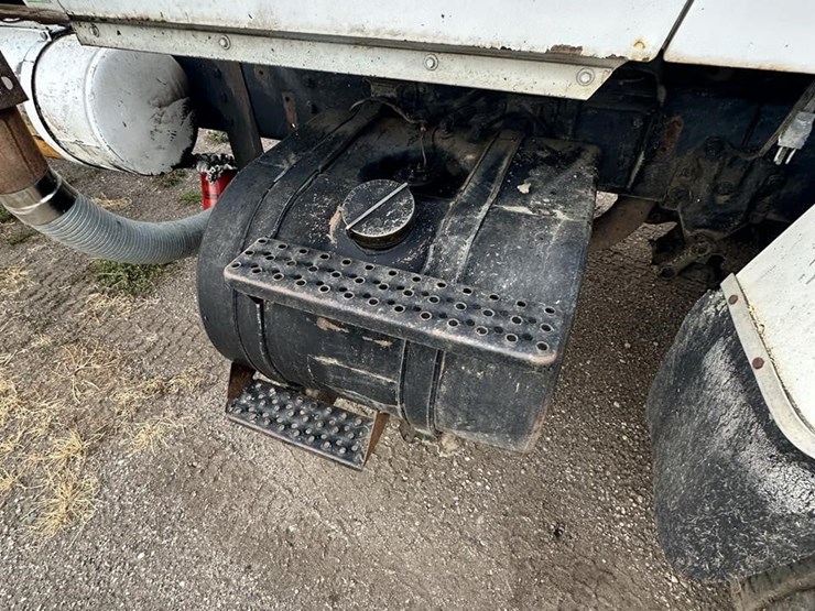 1988-ford-l9000-image-35