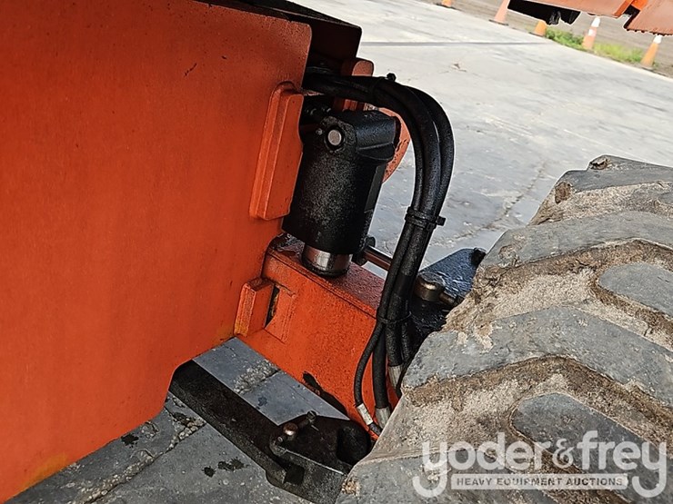 2016-jlg-600s-image-16
