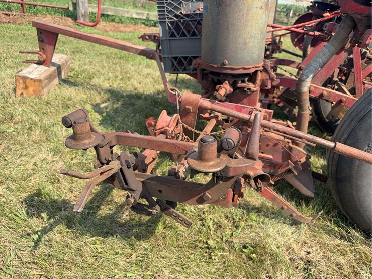 mccormick-deering-two-row-planter-image-29
