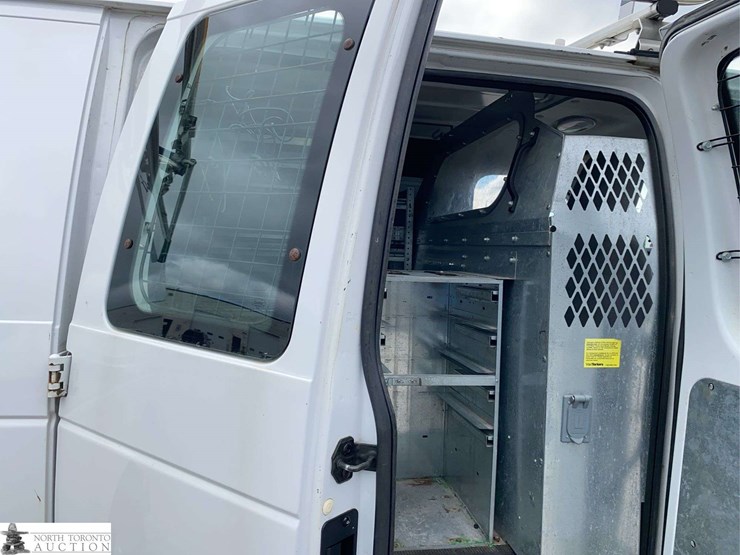 2010-ford-cargo-image-26