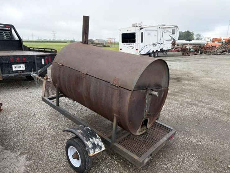 5-foot-barrel-smoker-on-trailer-image-4