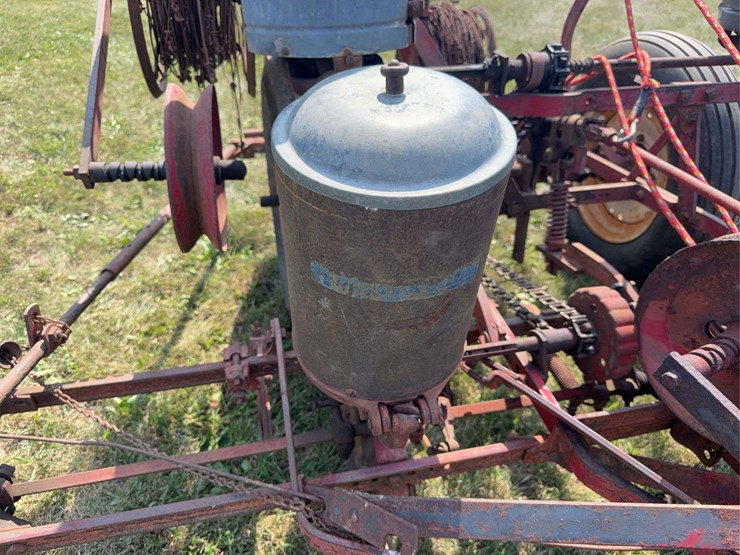 mccormick-deering-two-row-planter-image-12