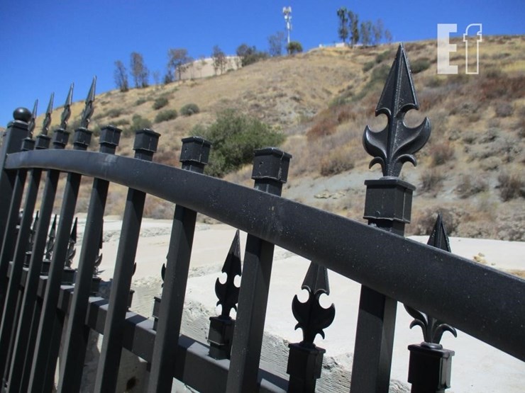 7'-x-20'-bi-parting-driveway-farm-gate-image-4