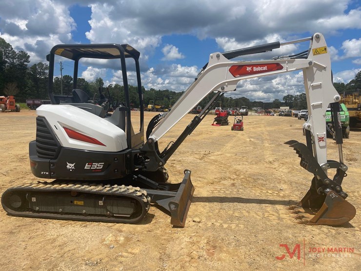 2025-bobcat-e35-r2-series-mini-excavator-image-6