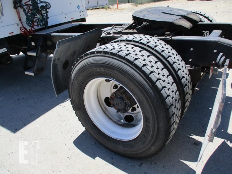 2013-freightliner-business-class-m2-112-image-18