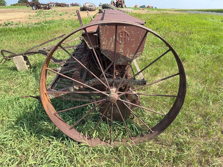 mccormick-deering-grain-drill-image-10