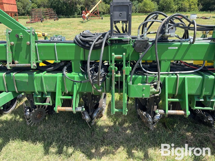 john-deere-7300-image-10
