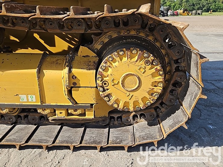 2022-caterpillar-d3-lgp-image-17