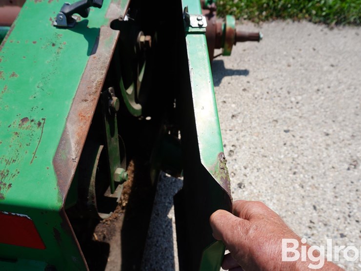 john-deere-220-image-13