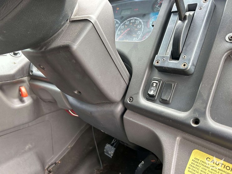 2016-freightliner-b2-image-32