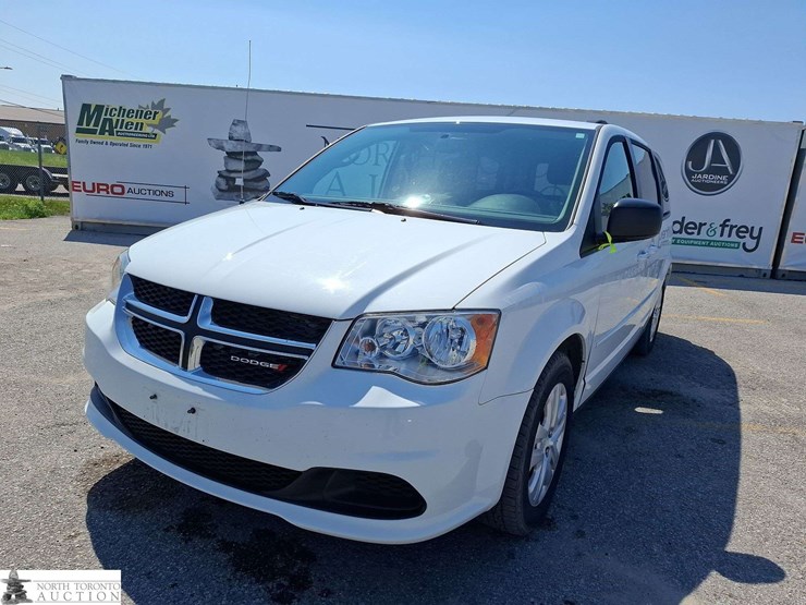 2014-dodge-grand-caravan-sxt-image-1