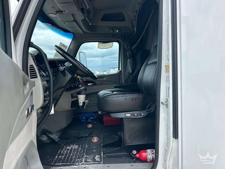 2019-peterbilt-579-image-13