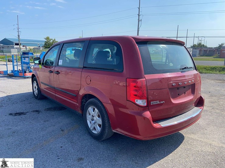 2013-dodge-grand-caravan-sxt-image-7