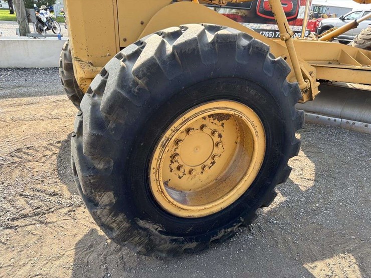 komatsu-grader-gd615a-image-9