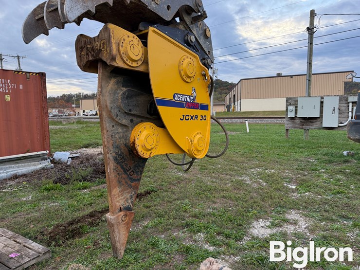 2014-komatsu-pc220-image-11