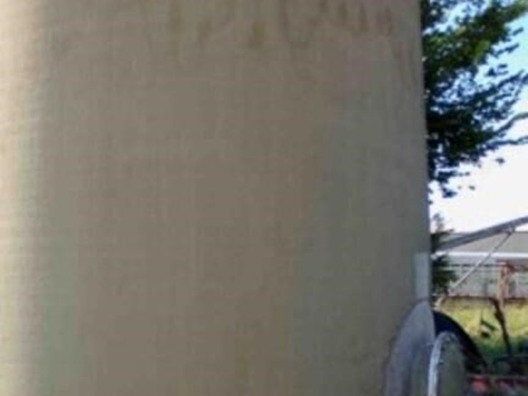 5000-gal-fiberglass-tank,-seems-to-be-good-image-4
