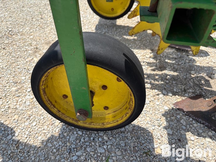 1982-john-deere-825-image-11