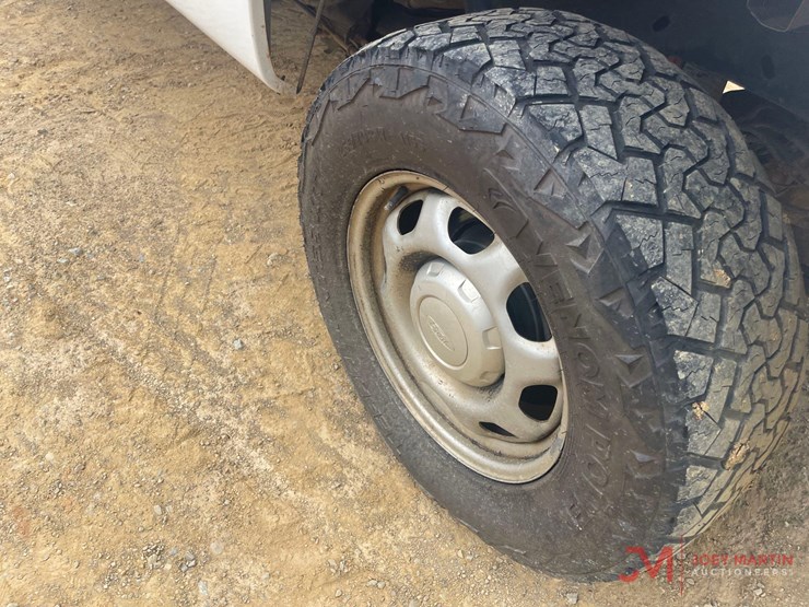 2014-ford-f150-xl-image-11
