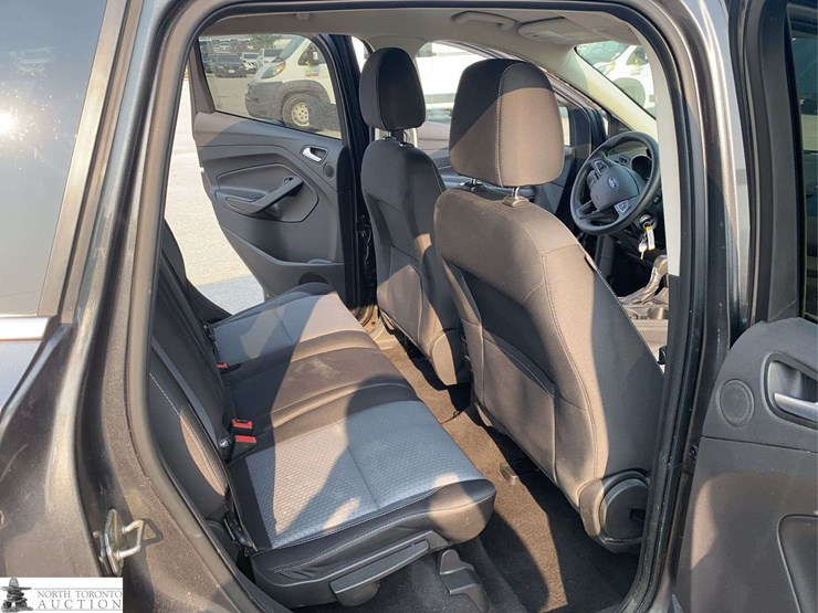 2017-ford-escape-se-image-16