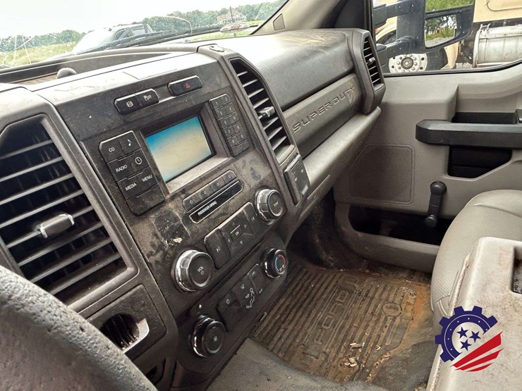2017-ford-f550-image-54