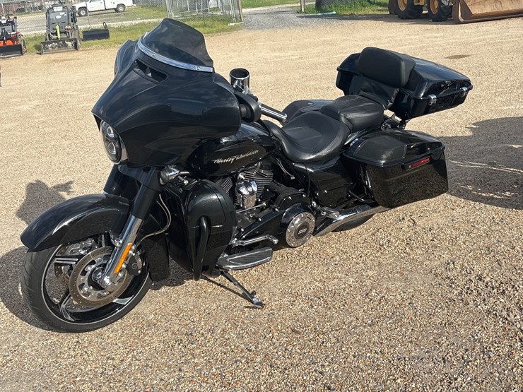 #35523-•-2017-harley-davidson-street-glider-image-2