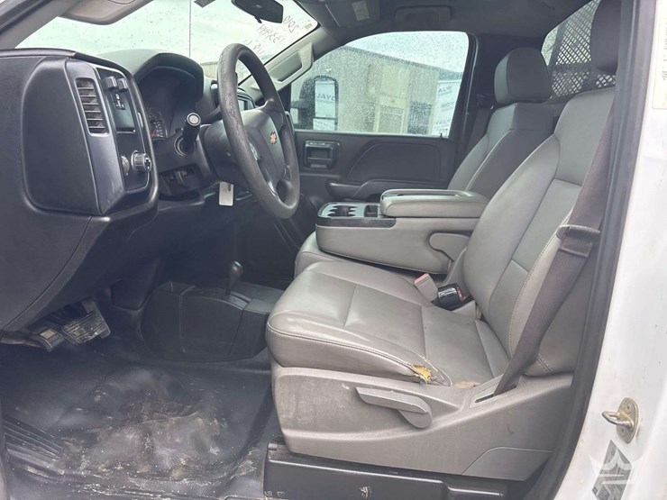 2018-chevrolet-silverado-3500hd-image-12