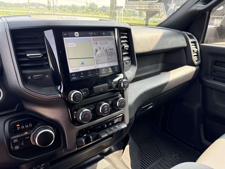 2022-dodge-3500-image-24