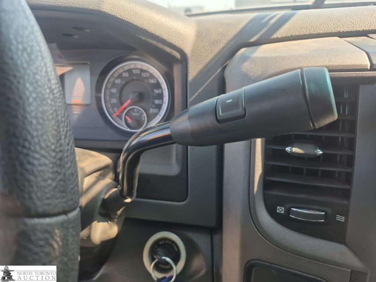 2016-dodge-3500-image-14