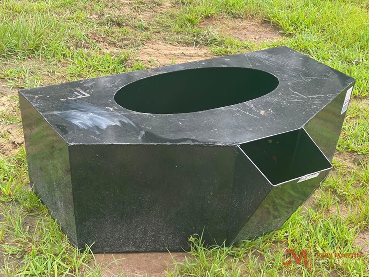 new-/-unused-concrete-bucket-mini-skid-steer-attachment-image-1